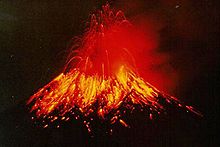 Vulcano Tungurahua in attività notturna